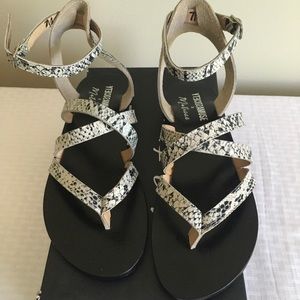 Matisse Tiamo Black Snakeskin Sandals Size BNIB!